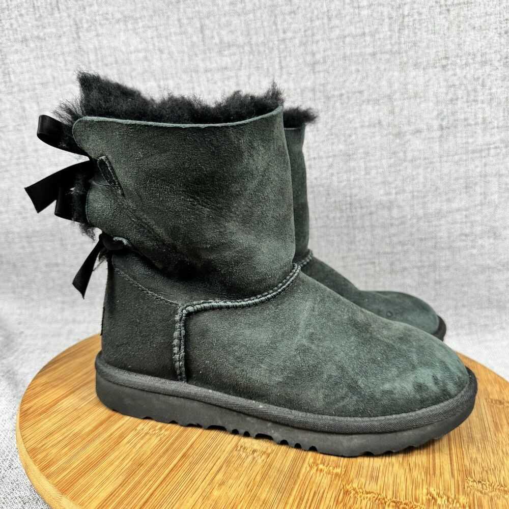 UGG Bailey Bow II Boots Youth Girls Size 2 Wool Lined Suede Sheepskin